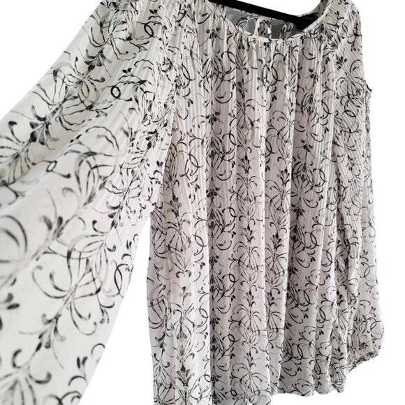 Michel Studio Collection EUC Semi-sheer white and black damask print blouse - Picture 2 of 9